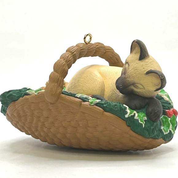 🎄Hallmark Keepsakes Cat Nap 96 Collectable Siamese Cat Basket Christmas Ornament - Picture 2 of 6
